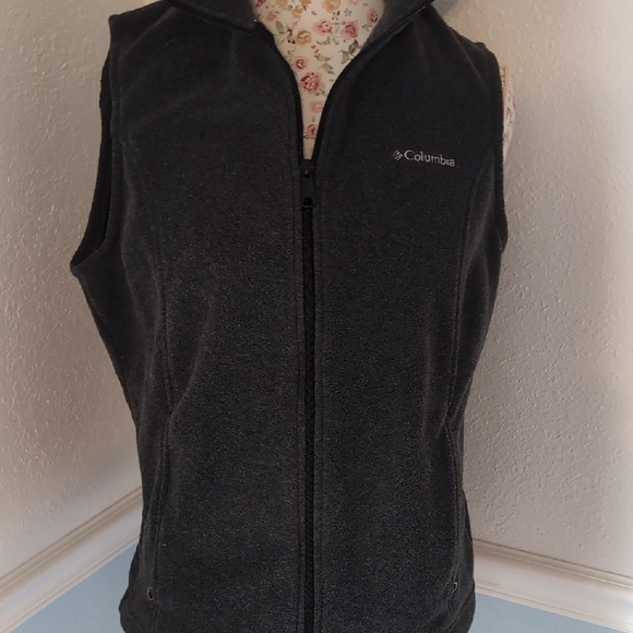 Columbia Jackets & Blazers - Columbia Charcoal Sleeveless Fleece Vest